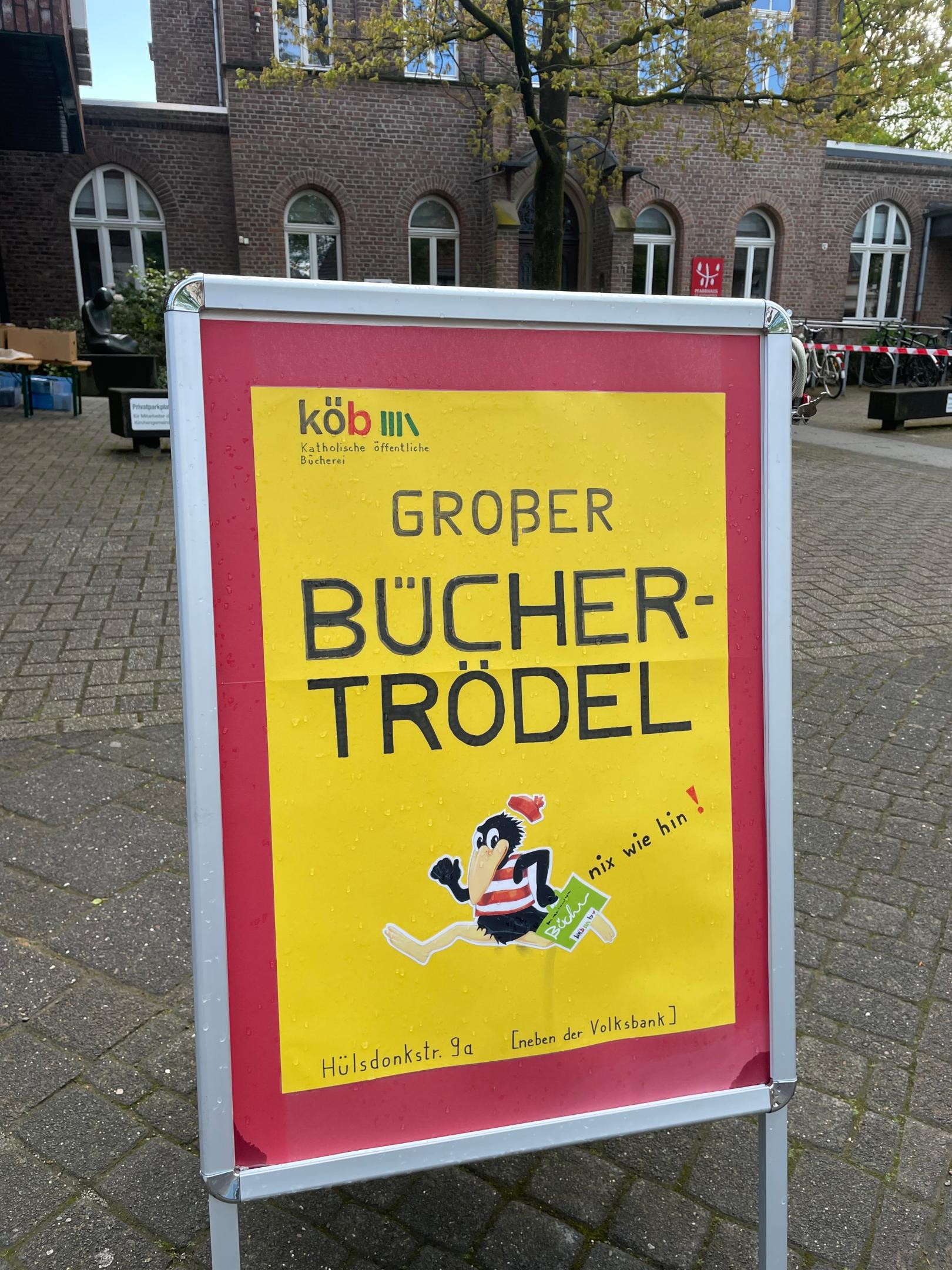 Buechertroedel_Aufsteller (c) Anika Behmke